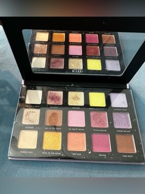 Milani Bright Floral Eyeshadow Palette — Multi-Color